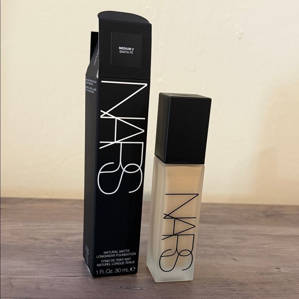NARS- Natural Matte Longwear Pore Blurring Foundation
Medium 2 Santa Fe